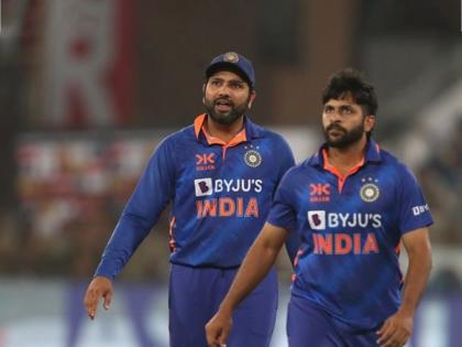 IND vs NZ 2nd ODI : India have been fined 60% of their match fees for slow overrate against New Zealand in the first ODI  | IND vs NZ 2nd ODI : मोठी बातमी : दुसऱ्या वन डेपूर्वी टीम इंडियाला ICC ने दिला दणका; रोहित शर्मावर बंदीची टांगती तलवार