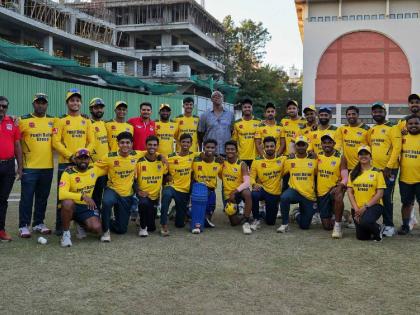 West Indies legend Courtney Walsh interacted with Kolhapur Tuskers players | वेस्ट इंडिजचे महान खेळाडू कर्टनी वॉल्श कोल्हापूर टस्कर्सच्या खेळाडूंशी साधला संवाद 