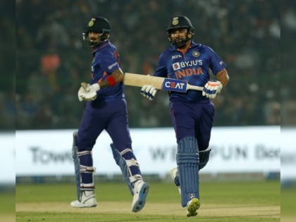 IND vs NZ, 1st T20I Live : India defeats New Zealand with 2 balls to spare, take 1-0 lead in the T20 series | IND vs NZ, 1st T20I Live : थरारक सामन्यात टीम इंडियाचा विजय; रोहित शर्मा, सूर्यकुमारच्या फटकेबाजीवर रिषभ पंतचा फिनिशिंग टच