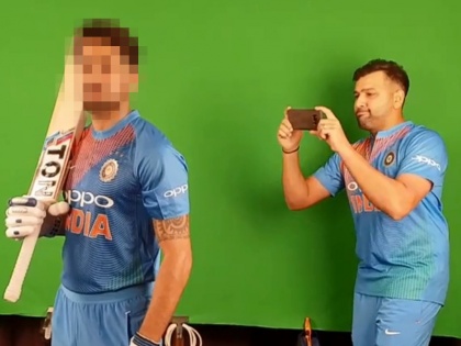 India vs Australia : When Hitman became Cameraman, watch video | IND vs AUS :'हिटमॅन' रोहित शर्मा 'त्याच्या'साठी बनला 'कॅमेरामॅन'!