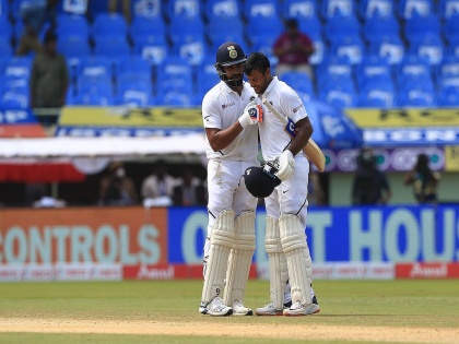 India vs South Africa, 1st Test : Rohit Sharma and Mayank Agarwal record, most combined runs by BOTH openers in a single match for India | India vs South Africa, 1st Test : मयांक लगेच परतला माघारी; पण रोहितसह नोंदवली 41 वर्षांमधील विक्रमी कामगिरी