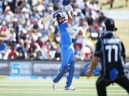 India vs New Zealand 2nd ODI: Rohit sharma equal Virender Sehwag record of most ODI sixes in New Zealand | India vs New Zealand 2nd ODI: 'हिटमॅन' रोहित शर्मा ठरला 'Sixer King', वीरूशी बरोबरी