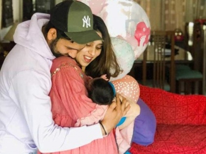 WATCH: Rohit Sharma spends time with his daughter; Ritika Sajdeh also shares an adorable video | रोहित शर्माने समायरासह घालवला वेळ, रितिकाने शेअर केला व्हिडीओ...