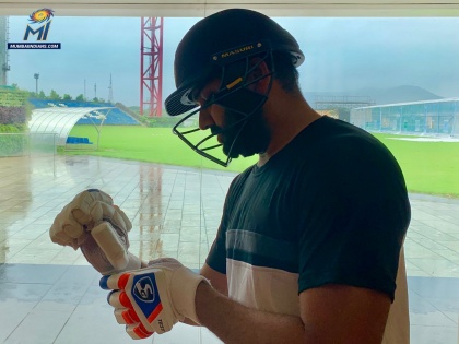 IPL 2020 : Rohit Sharma start practicing; Royal challengers bangalore players arrive for their quarantine in Bengaluru | IPL 2020 : रोहित शर्मानं केली सरावाला सुरुवात; बंगळुरूत RCBचे खेळाडू दाखल, पाहा Video
