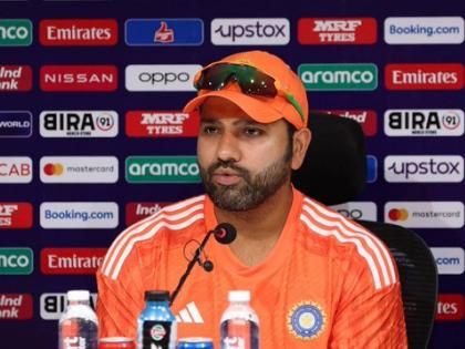 ICC ODI World Cup 2023 IND vs AUS : Rohit Sharma said, "we'll give every chance to Shubman Gill to recover. He's still not ruled out". | IND vs AUS : शुबमन गिल ऑस्ट्रेलियाविरुद्धच्या सामन्यात खेळणार की नाही? रोहित शर्माने दिले मोठे अपडेट  