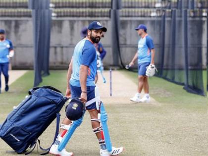 T20 World Cup, IND vs ZIM : Team India Captain Rohit Sharma and Head coach Rahul Dravid narrowly survived befor the zimbabwe match, Check out what happened  | T20 World Cup, IND vs ZIM : रोहित शर्मा अन् राहुल द्रविड जखमी होता होता थोडक्यात वाचले; जाणून घ्या नेमकं काय झालं  