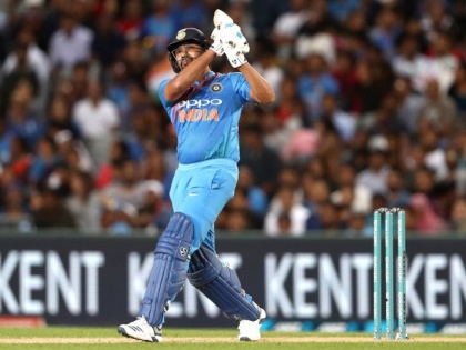 India vs New Zealand T20: Rohit Sharma beats Virat Kohli, MS Dhoni to bag elite captaincy record; goes joint-top in overall list | India vs New Zealand T20 : कॅप्टन कोहली, धोनी यांना मागे टाकून हिटमॅन रोहित शर्मा टॉप!