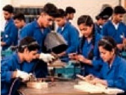 Unemployed people in Kolhapur district earned Rs 13 crore through training | कोल्हापूर जिल्ह्यातील बेरोजगारांनी प्रशिक्षणातून मिळवले १३ कोटी; पात्र कोण, अटी काय.. वाचा सविस्तर Unemployed people in Kolhapur district earned Rs 13 crore through training | कोल्हापूर जिल्ह्यातील बेरोजगारांनी प्रशिक्षणातून मिळवले १३ कोटी; पात्र कोण, अटी काय.. वाचा सविस्तर