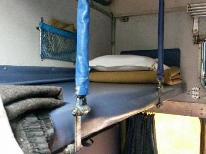 Free Bedroll in Duronto Express | दुरांतो एक्स्प्रेसमध्ये मिळणार मोफत बेडरोल