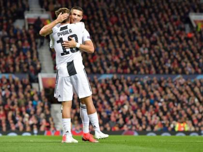 Watch: Manchester United fans sing 'Viva Ronaldo' as Cristiano leaves pitch after Juventus' 1-0 win | Video : मँचेस्टर युनायटेडच्या चाहत्यांकडून ख्रिस्तियानो रोनाल्डोचं अनोखं स्वागत