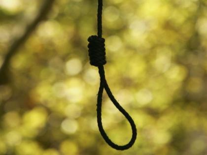 Husband also dies after wife commits suicide; Two-year-old Chimukla became an orphan | माहेरी गेलेल्या पत्नीच्या आत्महत्येनंतर पतीनेही दिला जीव; दोन वर्षांचा चिमुकला झाला पोरका