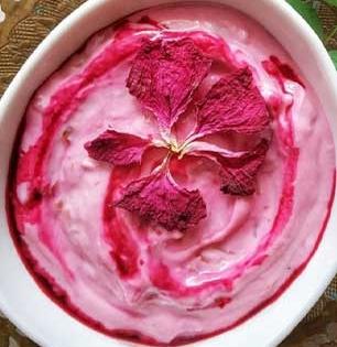 Rose Shrikhanda Recipe : गुलाबी रंगाचे चविष्ट रोज श्रीखंड आणि पुरी म्हणजे जि‍भेसाठी मेजवानीच, पाहा रेसिपी