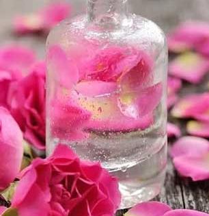 फक्त सुगंधीच नाही तर औषधीही असते गुलाब पाणी, त्वचेला - पोटाला थंडावा .. फक्त ‘असा’ करा उपयोग