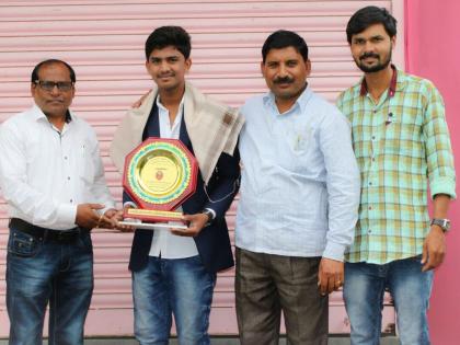 Mangrolipir Roshan Chavan in the national tennis volleyball team | मंगरूळपीरचा रोशन चव्हाण राष्ट्रीय टेनिस व्हॉलिबॉल संघात 