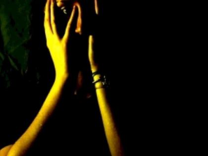 Women raped by two unidentified persons on Dhad-Buldhana road | दुचाकीस्वार दाम्पत्यास घाटात अडविले, पतीला मारहाण, महिलेवर केला अत्याचार