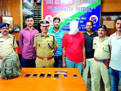 A mobile theft caught a cenestyle in two and a half minutes | मोबाईल चोराला अडीच मिनिटात सिनेस्टाईल पकडले