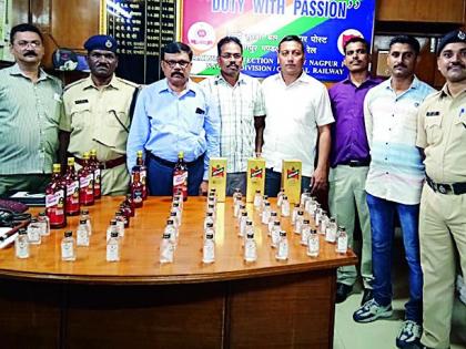 Jaipur, Tamil Nadu, Sanghamitra Express seized the liquor | जयपूर, तामिळनाडू, संघमित्रा एक्स्प्रेसमध्ये दारू पकडली