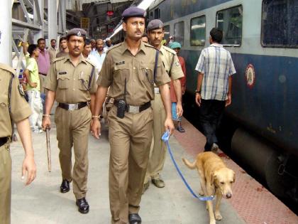 operation nanhe farishte railway security force for 116 missing children in mumbai children met their parents | मुंबईत हरवलेल्या ११६ मुलांसाठी रेल्वे सुरक्षा बल ठरले ‘फरिश्ते', मुलांची पालकांशी घडविली भेट 