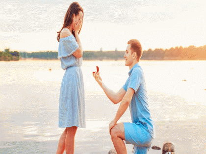 Propose Day: By sending a romantic message to Propose Day, you will definitely get Positive answer | Propose Day : प्रोपोज डे ला 'हे' रोमॅंटिक मेसेज पाठवून प्रपोज कराल तर नक्कीच मिळेल होकार!