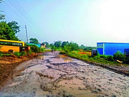 Roadblocks due to rain, the inconvenience of the citizens | पावसामुळे रस्त्यांची चाळण, नागरिकांची गैरसोय