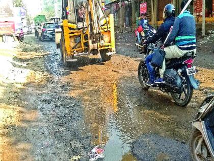  Wagholi-Raghavwadi- Cats went in the potholes | वाघोली-आव्हाळवाडी- मांजरी रस्ता गेला खड्ड्यात