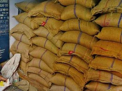 Sale of ration grains on the black market; Racket activated! | रेशनच्या धान्याची काळ्या बाजारात विक्री; रॅकेट सक्रीय!