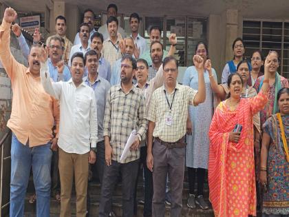 RTO employees protest against pens In Sangli | सांगलीत आरटीओ कर्मचाऱ्यांचे लेखणी बंद आंदोलन, कामकाज ठप्प