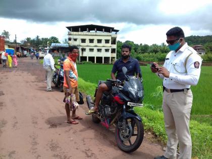 corona virus: Action against 32 motorists, hitting pedestrians without any reason | corona virus : ३२ वाहनचालकांवर कारवाई, विनाकारण फिरणाऱ्यांना दणका