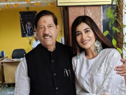 Pune BJP MP Girish Bapat passes away marathi actress Ruchita Jadhav emotional post | "भाऊ, तुमच्या छत्रछायेत लहानाची मोठी झाले"; गिरीश बापटांच्या निधनानंतर मराठी अभिनेत्री भावूक