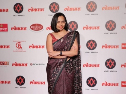 Lokmat Most Stylish Award 2018 : Rujuta Diwekar felicitated Most Stylish Public Health Advocate | Lokmat Most Stylish Award 2018: ऋजुता दिवेकर यांना मोस्ट स्टायलिश पब्लिक हेल्थ अॅडव्होकेट अवॉर्ड 