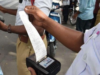 Truck driver sets 'new record' for violating traffic rules in Odisha | वाहतूक नियमांचे उल्लंघन प्रकरणी दंड भरुन ट्रक ड्रायव्हरनं रचला 'नवा विक्रम'