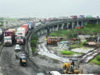 Due to potholes, highways became a headache for Uran residents | खड्ड्यांमुळे महामार्ग ठरला उरणवासीयांसाठी डोकेदुखी