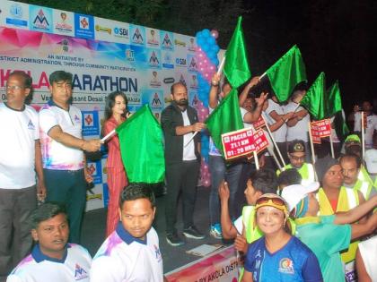 Thousands of Akolekars ran for health, first Fit Akola marathon in excitement | आरोग्यासाठी धावले हजारो अकोलेकर, पहिली 'फिट अकोला' मॅरेथॉन उत्साहात