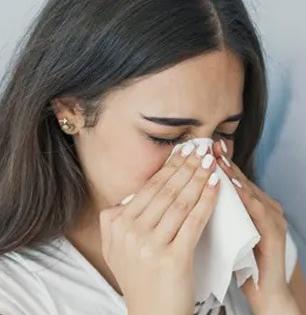 Monsoon healthcare : सुं-सुं करत सर्दीने नाक चोंदते-डोके जड? पाहा सर्दीवर प्रभावी पारंपरिक सोपे उपाय