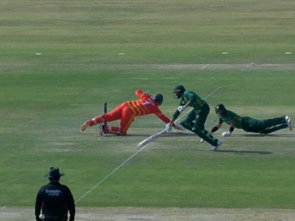 PAK vs ZIM, 1st ODI: Two Pakistani batsmen Running towards the same end, Video | PAK vs ZIM, 1st ODI: पाकिस्तानच्या फलंदाजांनी झिम्बाब्वेविरुद्धही करून घेतली फजिती, Video