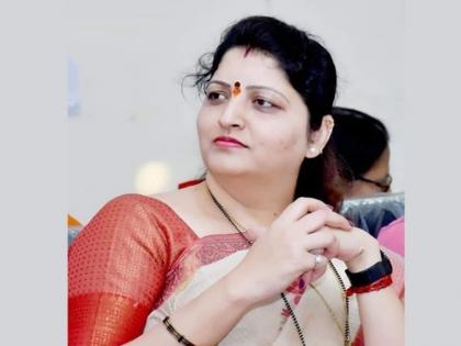 Governor should withdraw controversial statement and issue public apology to Maharashtra; Rupali Chakankar | राज्यपालांनी केलेले 'ते' वादग्रस्त वक्तव्य मागे घेऊन महाराष्ट्राची जाहीर माफी मागावी; रुपाली चाकणकर