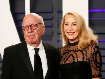 Media mogul's dislike of Jerry Hall's nicotine habit emerges as leading theory for the shock split | चार बायका फजिती ऐका! ९१ वर्षाच्या उद्योगपतीने २६ वर्षांनी लहान चौथ्या पत्नीला दिला घटस्फोट