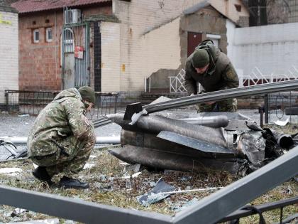 Russia Ukraine War student who returned from ukraine to bareilly narrated his ordeal | Russia Ukraine War : 15 किमी पायी चालत बॉर्डरवर पोहोचलो, 13 तास रांगेत थांबलो; तरुणाने सांगितला 'तो' थरारक अनुभव