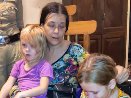 How a Russian woman living in a cave earned money, also told the reason for settling in India | गुहेत राहणाऱ्या रशियन महिलेने कसे कमावले पैसे, भारतात स्थायिक होण्याचे कारणही सांगितले How a Russian woman living in a cave earned money, also told the reason for settling in India | गुहेत राहणाऱ्या रशियन महिलेने कसे कमावले पैसे, भारतात स्थायिक होण्याचे कारणही सांगितले