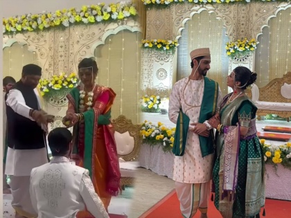 marathi actress Ruta Kale married to director Abhishek Loknar fans blessing them | मराठी अभिनेत्री अडकली लग्नबंधनात, प्रसिद्ध दिग्दर्शकासोबत बांधली आयुष्यभराची गाठ