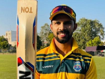 Ruturaj Gaikwad scores his 4th hundred in just 5 matches, Gaikwad becomes the first batsman to complete 500 runs in Vijay Hazare 2021-22 | Ruturaj Gaikwad : ऋतुराज गायकवाडचे आणखी एक दमदार शतक, विराट कोहलीच्या विक्रमाशी बरोबरी; भक्कम केलीय दक्षिण आफ्रिका दौऱ्यासाठीची दावेदारी