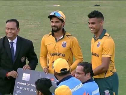 Ruturaj Gaikwad won the player of the match then he asked the presenter to call Rajvardhan Hangargekar as well as he deserves the player of the match award for his terrific spell | Ruturaj Gaikwad ने मन जिंकले! द्विशतक झळकावले, सलग ७ षटकार खेचले; 'मॅन ऑफ द मॅच' पुरस्कार स्वीकारताना सहकाऱ्याला बोलावले