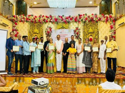 Mahavitraan awarded customers who pay electricity bills regularly and online | नियमितपणे व ऑनलाईन वीजबिल भरणाऱ्या ग्राहकांचा महावितरणकडून सन्मान