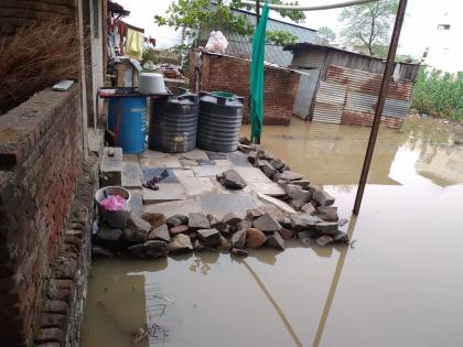 Rainwater lodge on roads in rural areas including Risod city! | रिसोड शहरासह ग्रामीण भागात साचले पावसाचे पाणी !