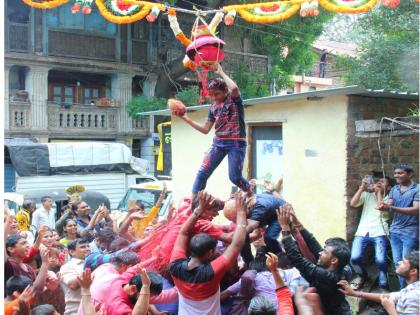 ... and they also celebrate Dahihandi | Dahi Handi 2018 : ...अाणि त्यांनी सुद्धा थर लावून फाेडली दहीहांडी