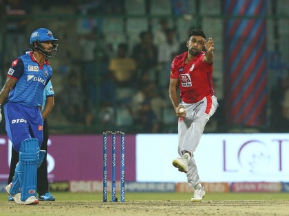 IPL 2019: Ashwin goes to 'Mankad Runout' and Dhawan dances in front of him, watch video | IPL 2019 : अश्विन 'मंकड रनआऊट' करायला गेला आणि धवन त्याच्यापुढे नाचला, व्हिडीओ वायरल