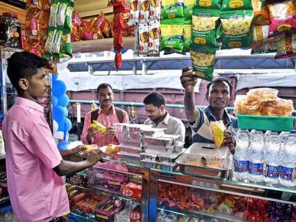 First sell billboards, buy food only - Western Railway | आधी विक्रेत्यांकडून बिल मागा, मगच खाद्यपदार्थ विकत घ्या - पश्चिम रेल्वे