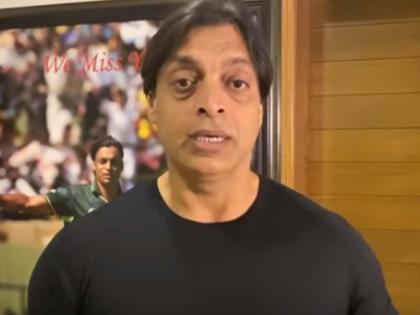 Dhoni wants to retire after the World Cup - Akhtar | धोनीने २०१९ विश्वचषकानंतरच निवृत्ती घ्यायला हवी होती - अख्तर