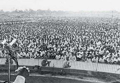 They 'have' stayed for the last few days' meeting. Such meetings do not recur ...? | गेले ‘ते’ दिवस राहिल्या ’त्या’आठवणी.. अशा सभा पुन्हा होणे नाही..!