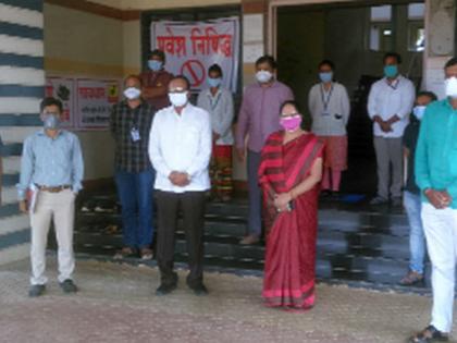 Health Speakers visit Kovid Care Center at Sakri | साक्री येथील कोविड केअर सेंटरला आरोग्य सभापतींची भेट